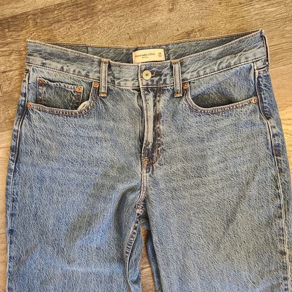 Abercrombie & Fitch Mid Rise Straight Leg Denim Size 28 - Picture 2 of 6